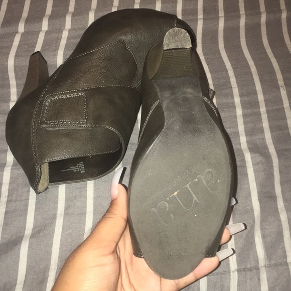 Heels - Picture 2 of 5